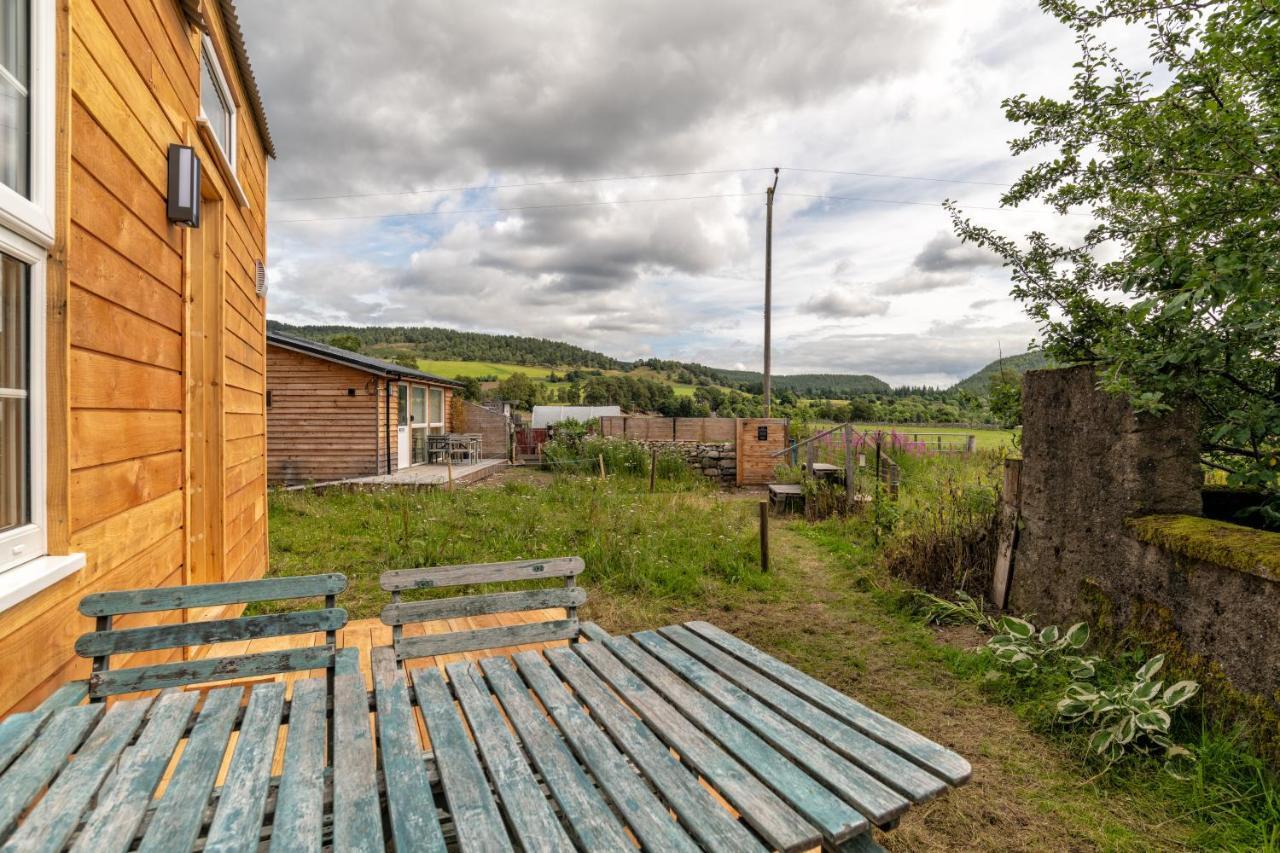 Enchanting Tiny House With Wood Burner And Hot Tub In Cairngorms บัลลาเทอร์ ภายนอก รูปภาพ