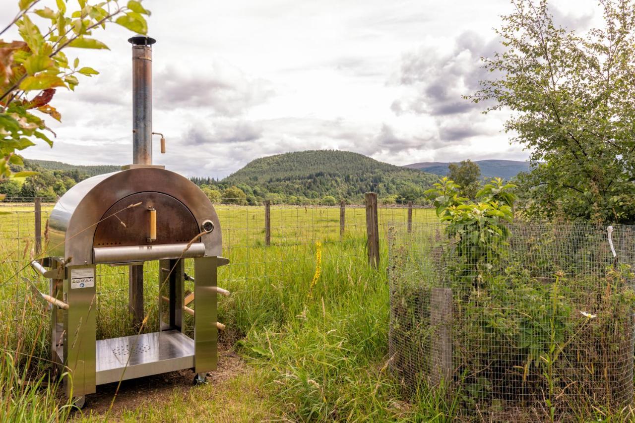 Enchanting Tiny House With Wood Burner And Hot Tub In Cairngorms บัลลาเทอร์ ภายนอก รูปภาพ