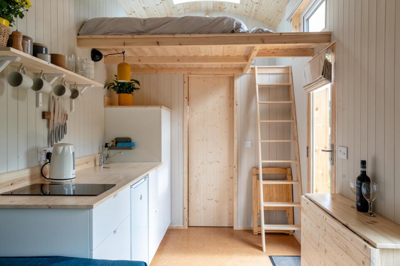 Enchanting Tiny House With Wood Burner And Hot Tub In Cairngorms บัลลาเทอร์ ภายนอก รูปภาพ