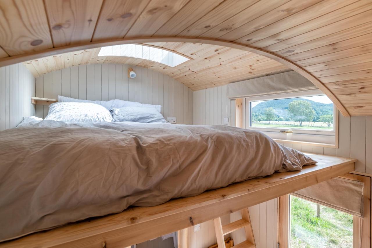 Enchanting Tiny House With Wood Burner And Hot Tub In Cairngorms บัลลาเทอร์ ภายนอก รูปภาพ